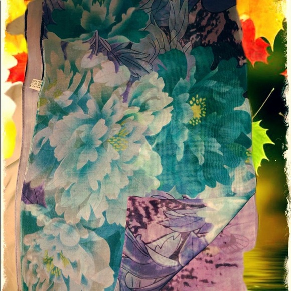 Scarves - Picture 4 of 8